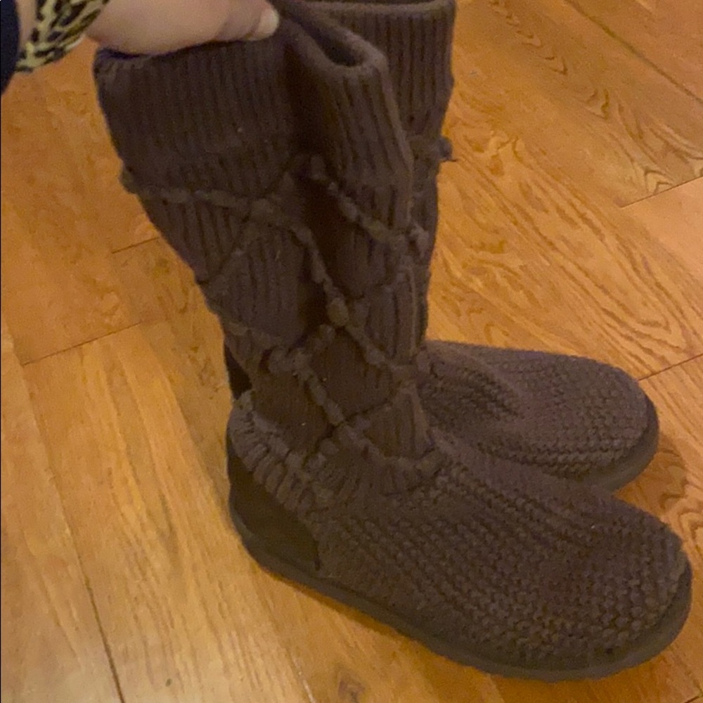 Ugg’s brown knitted